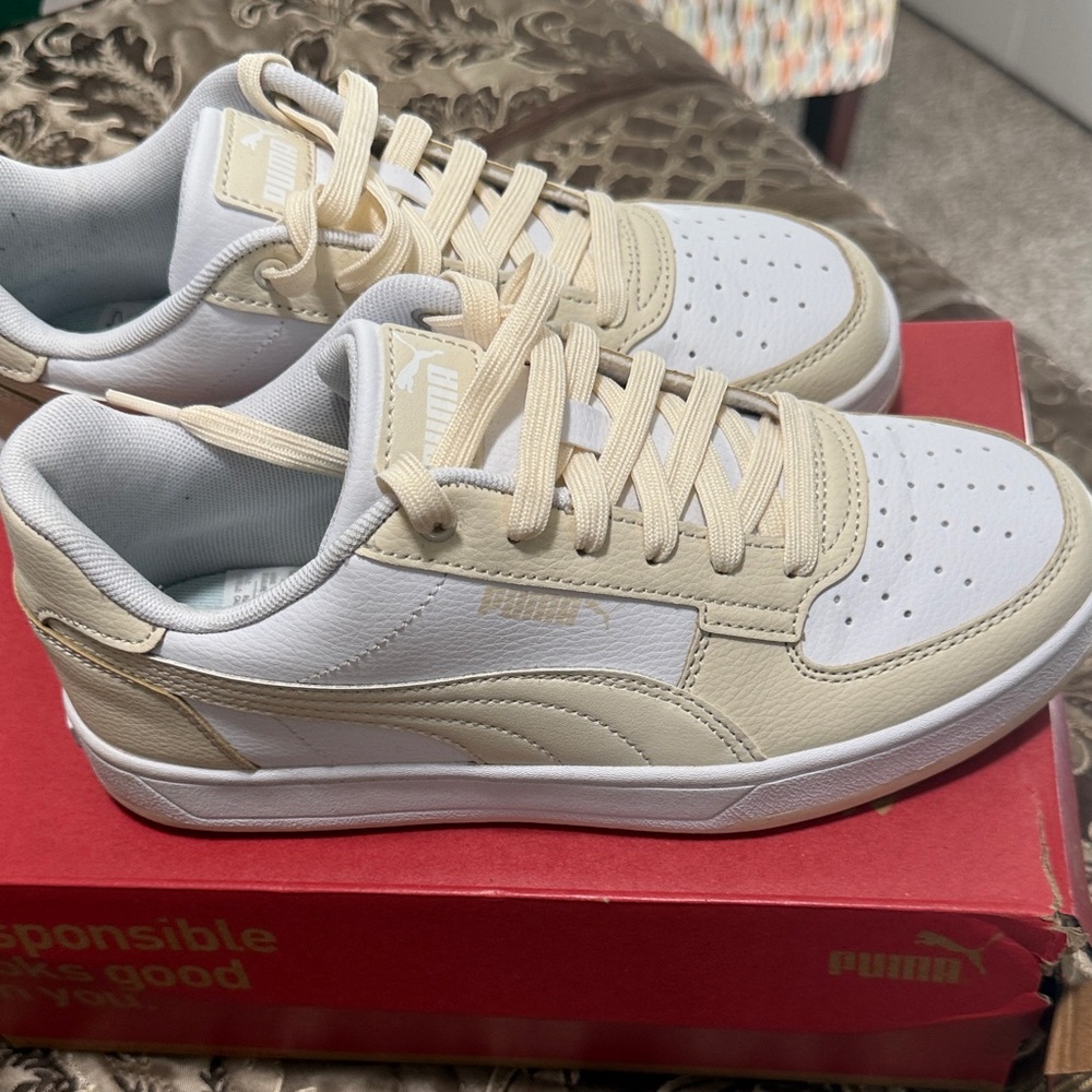 Puma Womens Low-Top Sneakers in White and Cream
